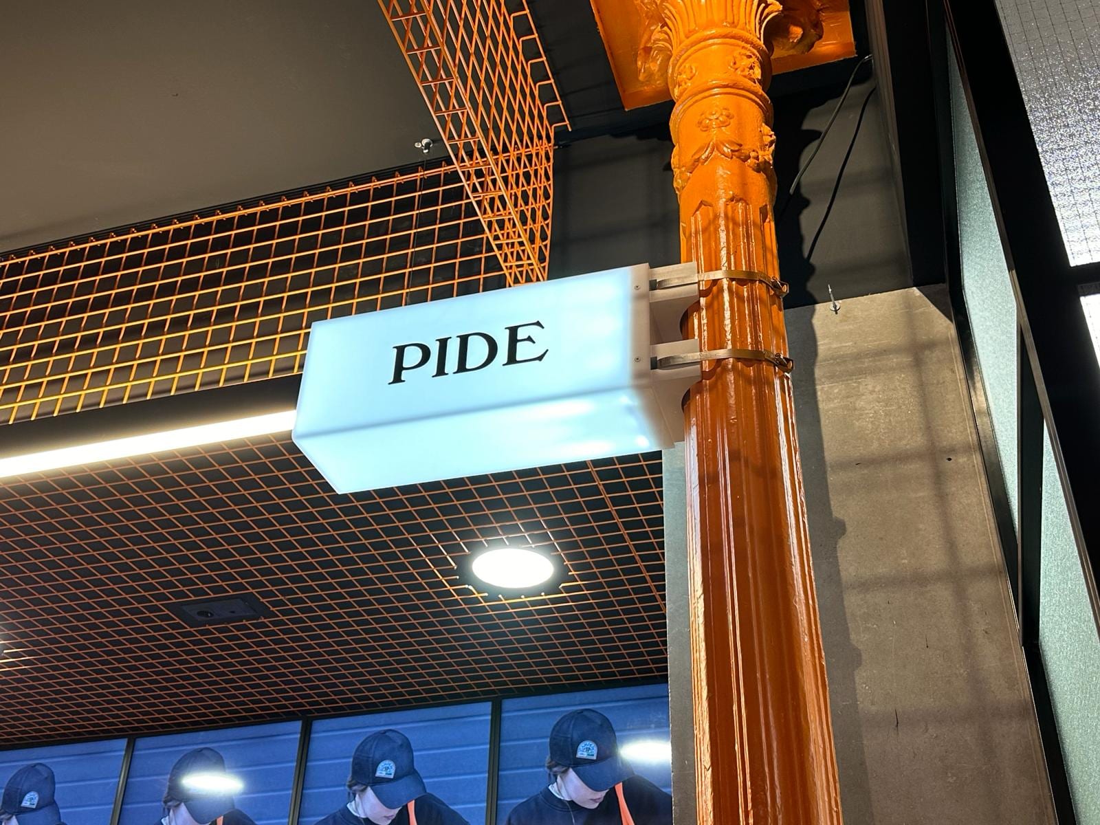 Banderola luminosa · Pide